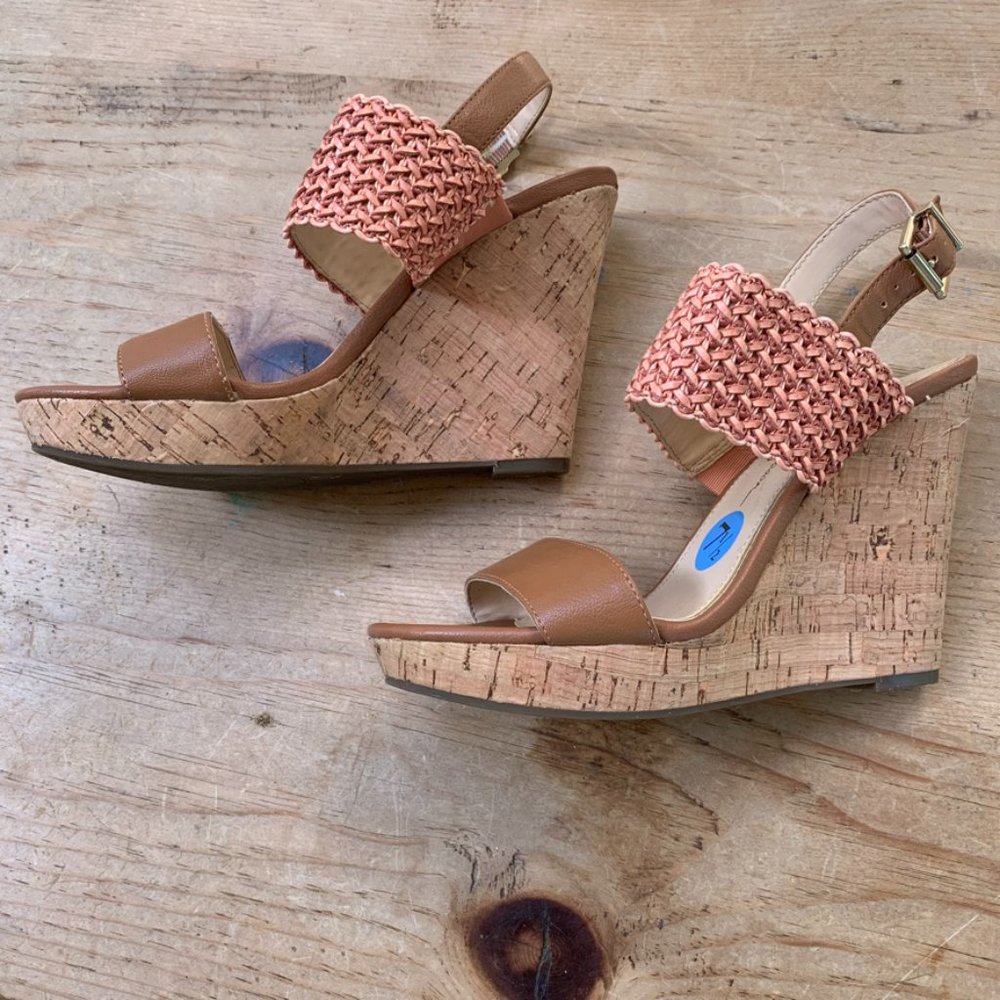 Size 7.5 Jessica Simpson Wedges